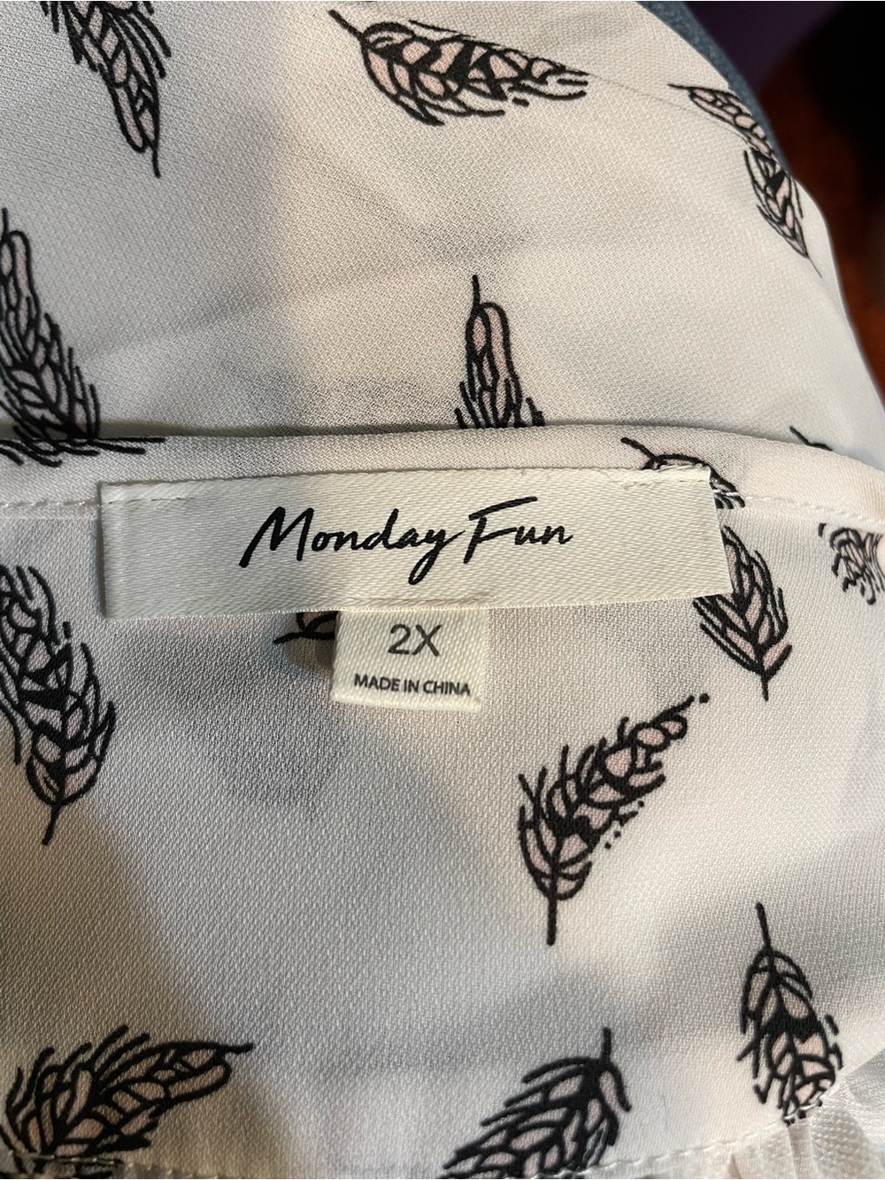 White Short-Sleeve Feather-Print Blouse - Picture 2 of 4